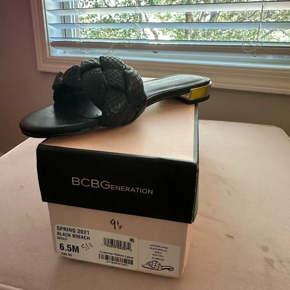 BCBGeneration Women's Deelo Flat - Picture 2 of 7